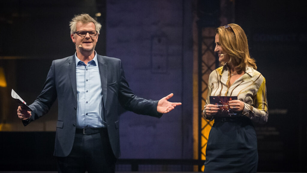 Holger Erdrich und Nicole Bierhoff auf der Bühne beim SAP connect 2018 in Berlin