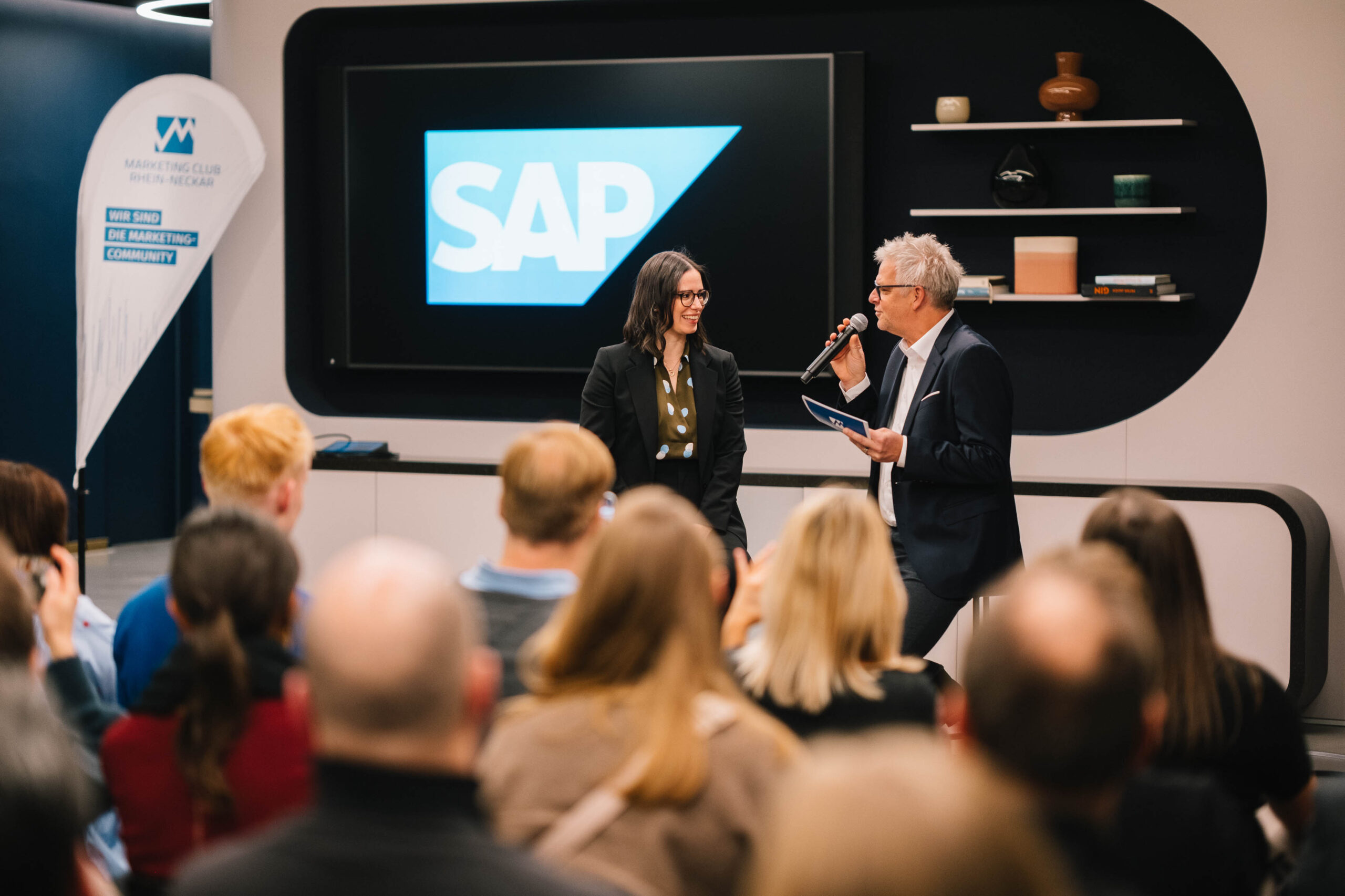 Holger Erdrich als Moderator des Fireside-Chats mit Masa Schmidt (SAP)