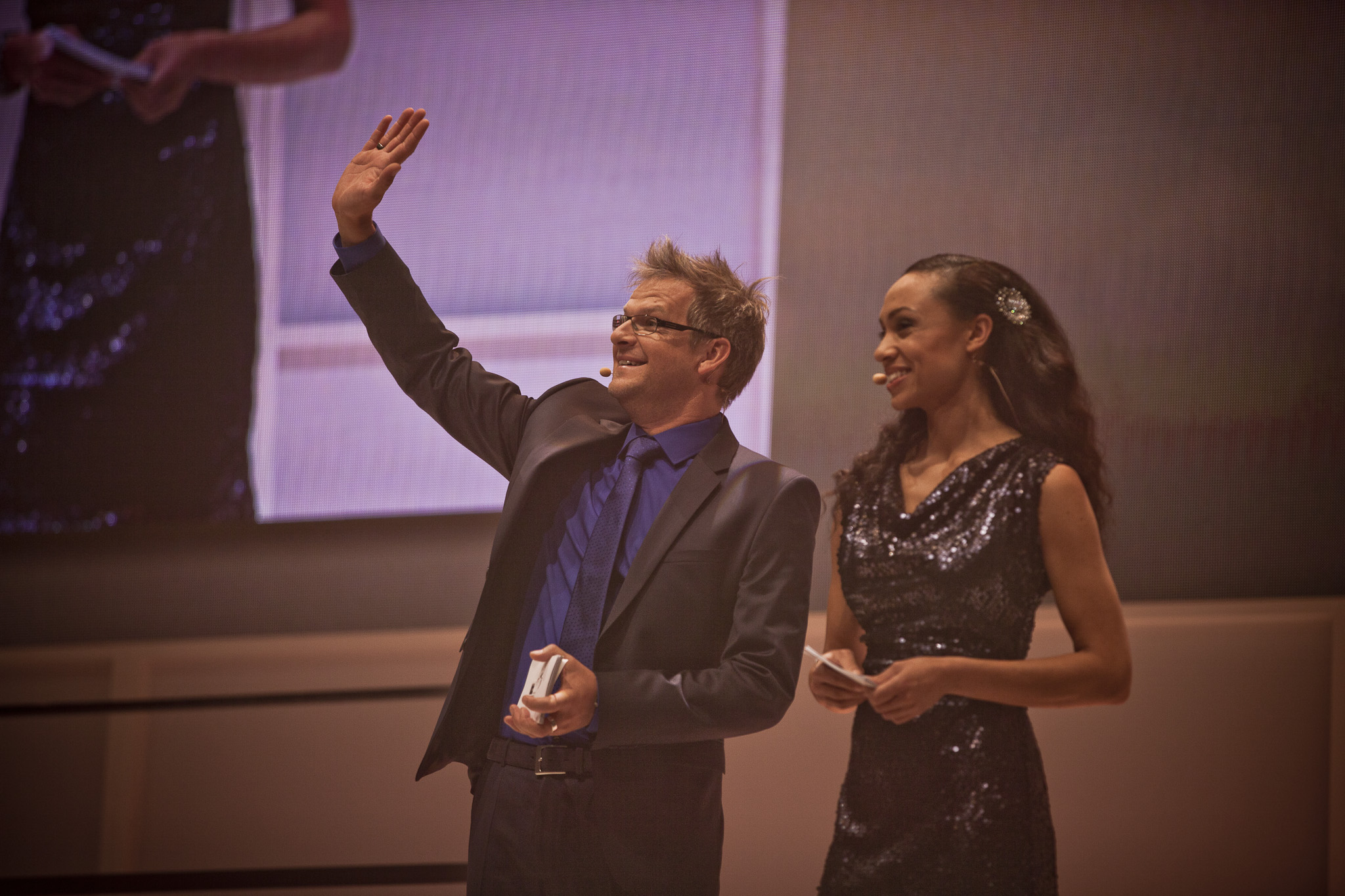 Holger Erdrich und Jasmin Blair auf der B&uuml;hne der Adam&Eva Presiverleihung in Mannheim